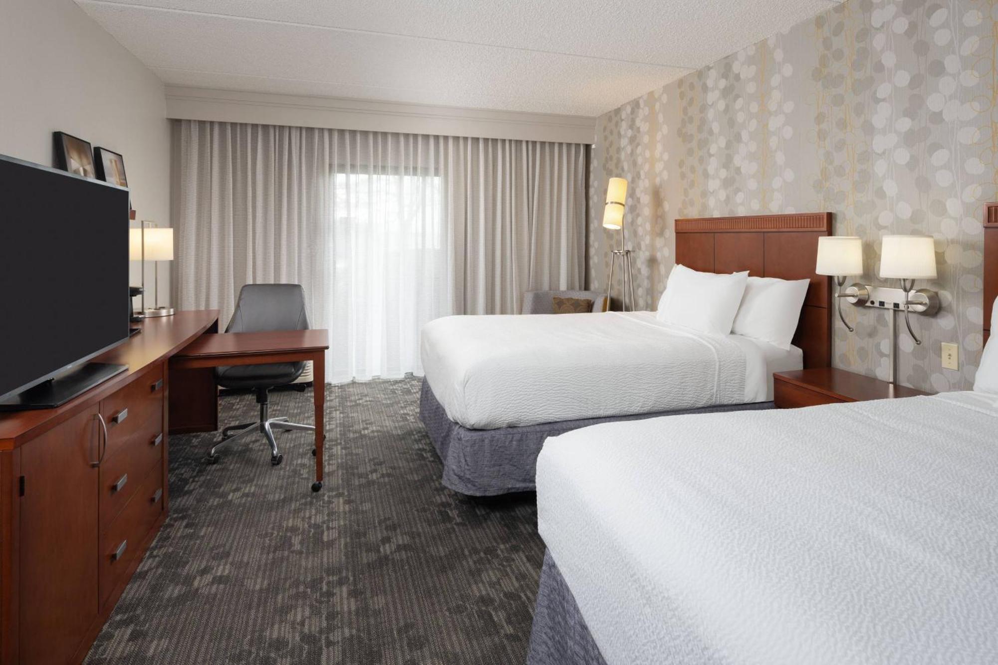 Отель Courtyard Chicago Wood Dale / Itasca Экстерьер фото
