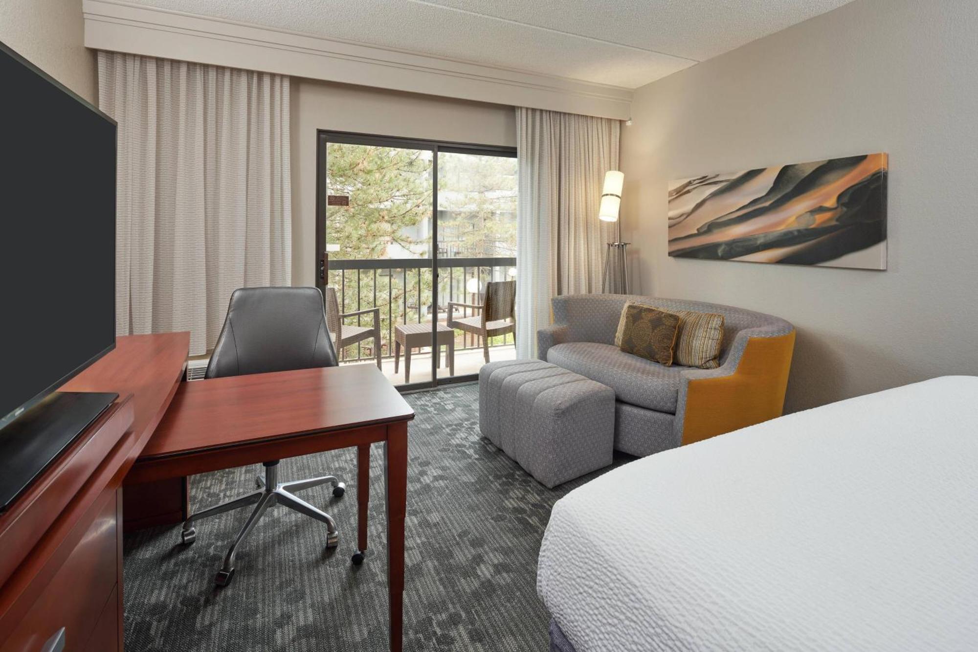 Отель Courtyard Chicago Wood Dale / Itasca Экстерьер фото