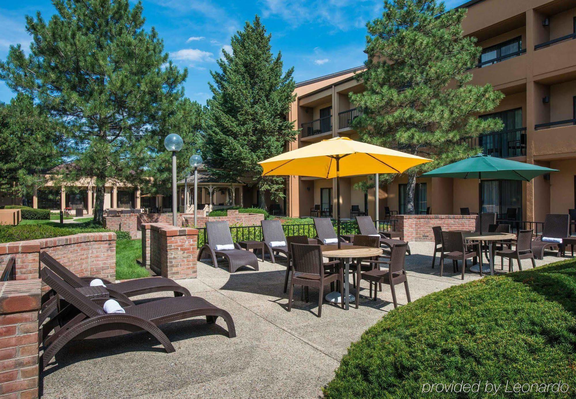 Отель Courtyard Chicago Wood Dale / Itasca Экстерьер фото